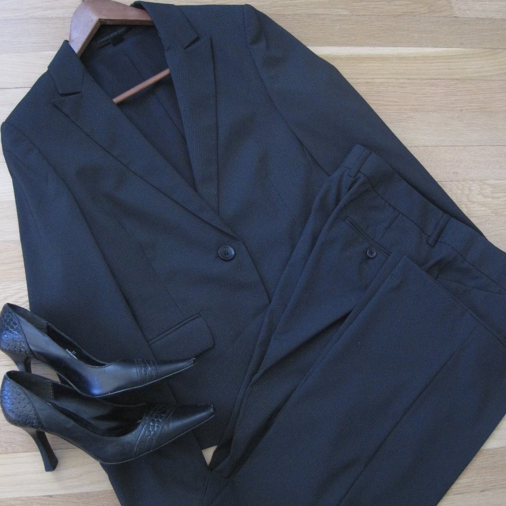 Express Design Studio Black Pinstripe Suit Sz 6